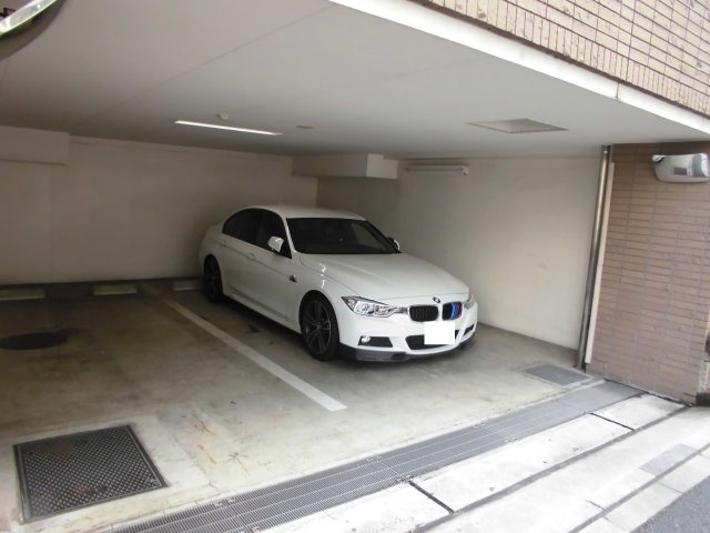ファミール御茶ノ水アンシェールの駐車場