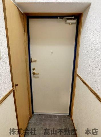 宗像市東郷１丁目の賃貸マンションの玄関