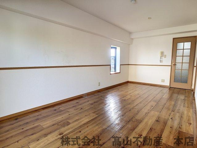 宗像市東郷１丁目の賃貸マンションの居間・リビング