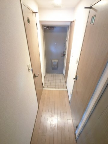 ＩＳＩＩビルの玄関