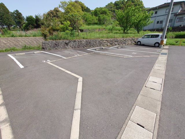 プチメゾン小野Gの駐車場