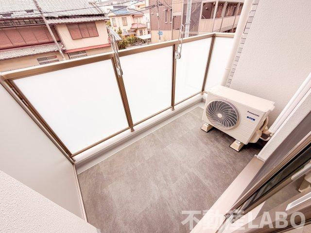 AND TERRACE 文の里のバルコニー