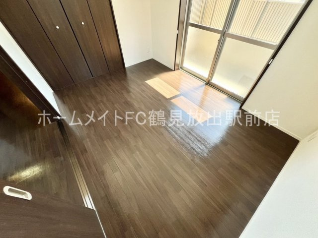 東大阪市稲田本町２丁目のハイツの洋室