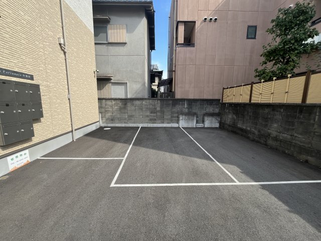 カーサフォルトゥナート岸和田の駐車場