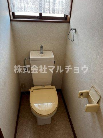 文里戸建てのトイレ|ゆったりとした空間のトイレです