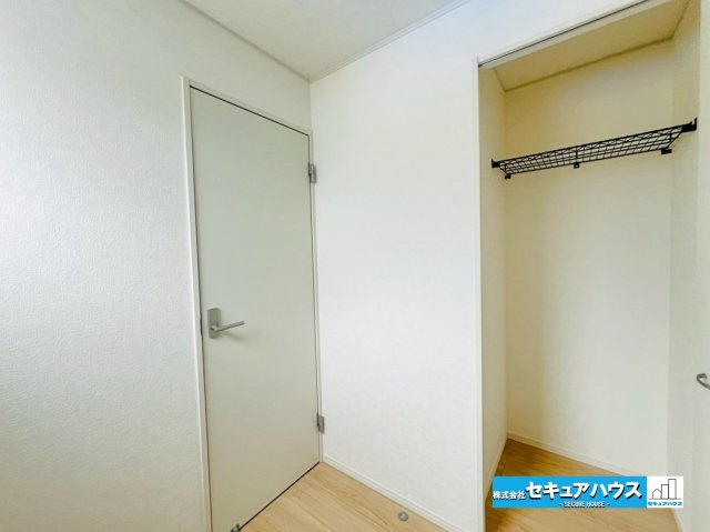 【本日ご案内可能】日進市赤池町箕ノ手　全5棟のその他|【テレワークルーム2帖】
◆洋室8帖につながるテレワークルームがございます。納戸として収納スペースとしても利用できる汎用性の高さが魅力です。　　　　　　　　　　　　　　　　　　　　　　　　　　　　　　