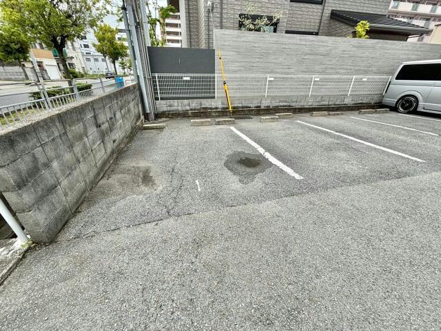 メゾン・ド・アルシュの駐車場
