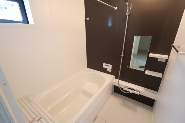 《仲介手数料無料》上尾市本町２丁目8-21新築一戸建てケイアイグレイスの浴室