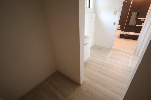 《仲介手数料無料》上尾市本町２丁目8-21新築一戸建てケイアイグレイスのランドリースペース