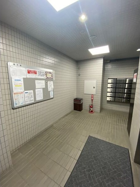橘AKビルのエントランス