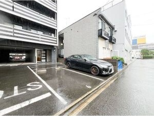 GRANDUKE松原cuoreの駐車場