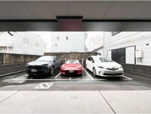 GRANDUKE松原cuoreの駐車場