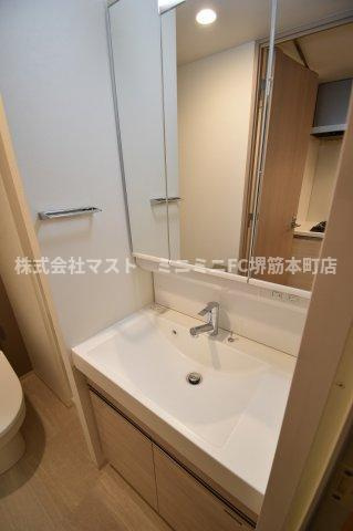 旧プレール・ドゥーク堺筋本町Qの洗面所