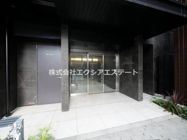 プレサンスロジェ天王寺真田山公園のエントランス