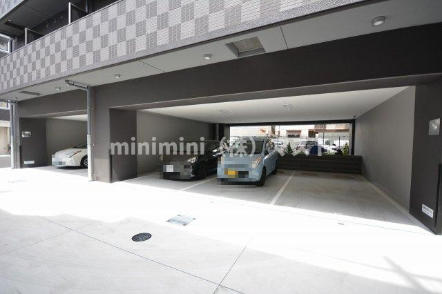 ファステート難波グランプリの駐車場