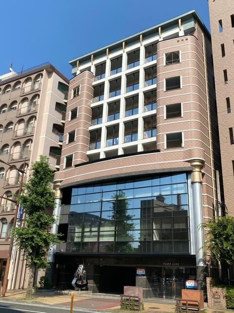 ピュアライフビルの外観