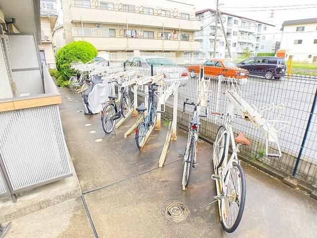 ロジュマンブリヤンの駐車場