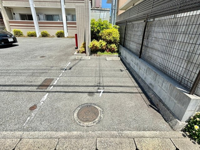 シャトー揚羽の駐車場
