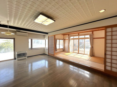 【居間・リビング】 | 北秋田市米内沢字中道岱89・中古住宅☆現況販売☆