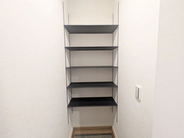 宇土市定府町の新築一戸建の収納|玄関横にシューズクロークがあります