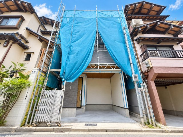住吉区大領2丁目の前面道路含む現地写真|3階には南側バルコニー付きで陽当たりも期待できます♪