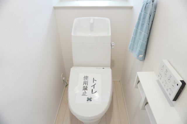 草加市苗塚町 新築分譲住宅 全16棟 15号棟のトイレ|1階