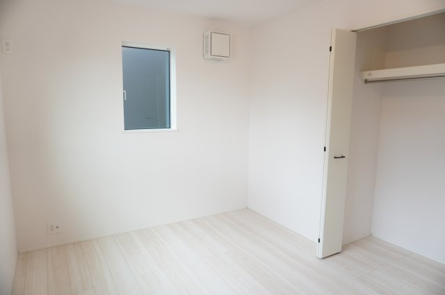 草加市苗塚町 新築分譲住宅 全16棟 15号棟の洋室