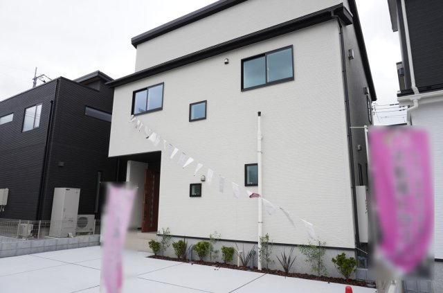 草加市苗塚町 新築分譲住宅 全16棟 15号棟の外観