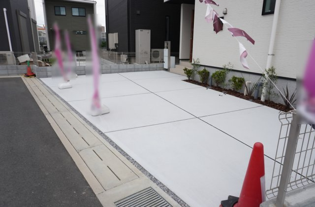 草加市苗塚町 新築分譲住宅 全16棟 15号棟の駐車場
