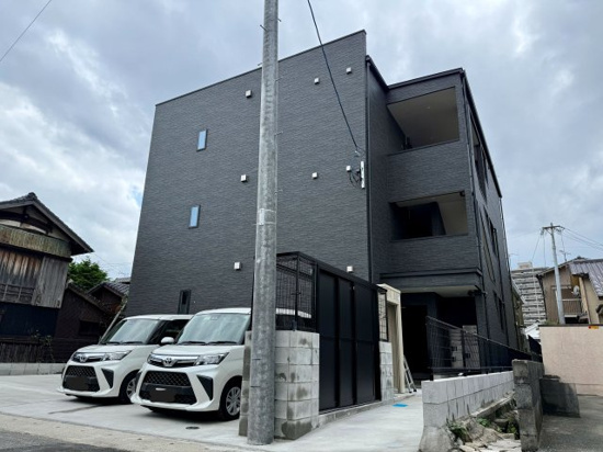 THE　NOBLES　秋葉町【キャッシュバック対象物件】の駐車場|カースペースがあります