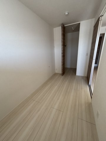 プレミール雅の洋室