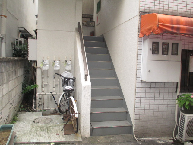 【エントランス】 | 一枝ビル