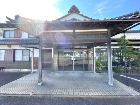 長浜市西浅井町大浦中古店舗の外観
