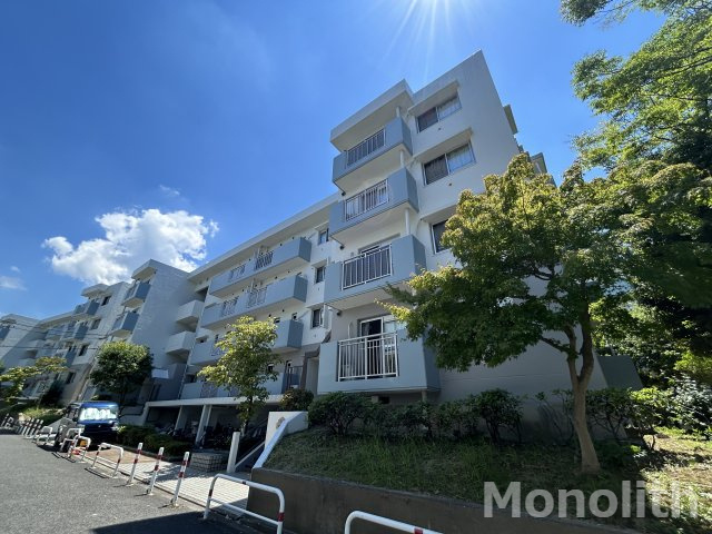 泉北城山台２丁12号棟の外観