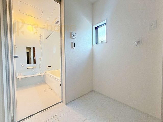 第1石岡市石岡　新築戸建て　1号棟のその他|お風呂隣接のランドリールーム！洗濯関連の家事がはかどります♪
