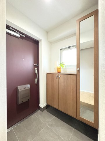 中銀松戸マンシオンの玄関|ドキドキの新生活も、安心してスタート。ぴったりの住まいを見つけませんか？クランディアが一緒に住まい選びをサポートします‼　まずは、お気軽にお問合せください　＃クランディア