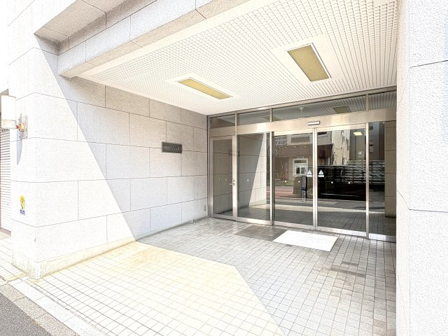 中銀松戸マンシオンのエントランス|ドキドキの新生活も、安心してスタート。ぴったりの住まいを見つけませんか？クランディアが一緒に住まい選びをサポートします‼　まずは、お気軽にお問合せください　＃クランディア