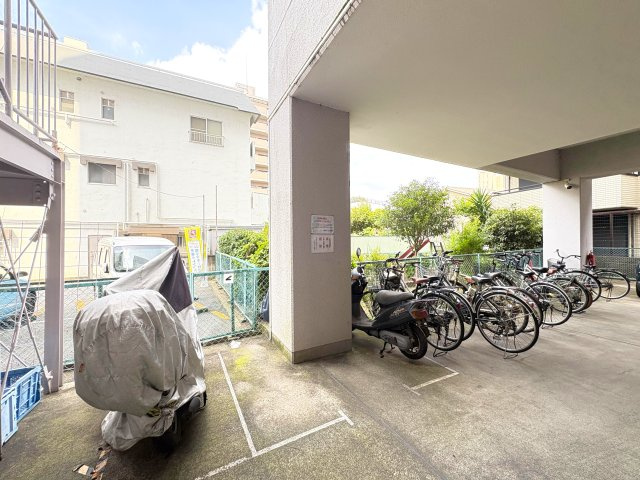 中銀松戸マンシオンの駐輪場|ドキドキの新生活も、安心してスタート。ぴったりの住まいを見つけませんか？クランディアが一緒に住まい選びをサポートします‼　まずは、お気軽にお問合せください　＃クランディア
