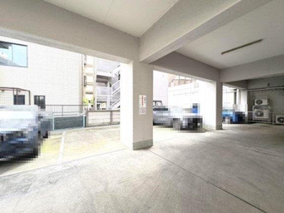 中銀松戸マンシオンの駐車場|ドキドキの新生活も、安心してスタート。ぴったりの住まいを見つけませんか？クランディアが一緒に住まい選びをサポートします‼　まずは、お気軽にお問合せください　＃クランディア
