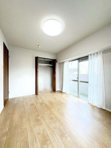 中銀松戸マンシオンの洋室|ドキドキの新生活も、安心してスタート。ぴったりの住まいを見つけませんか？クランディアが一緒に住まい選びをサポートします‼　まずは、お気軽にお問合せください　＃クランディア