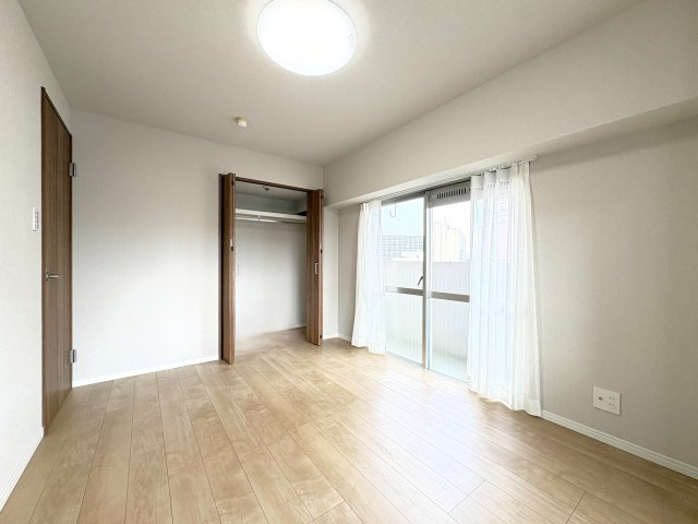中銀松戸マンシオンの洋室|ドキドキの新生活も、安心してスタート。ぴったりの住まいを見つけませんか？クランディアが一緒に住まい選びをサポートします‼　まずは、お気軽にお問合せください　＃クランディア