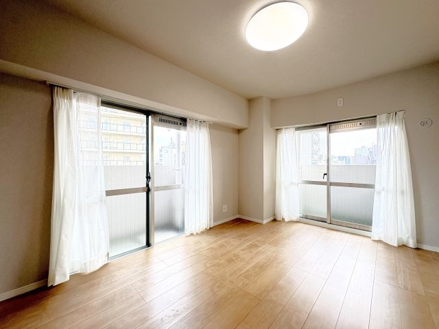 中銀松戸マンシオンの洋室|ドキドキの新生活も、安心してスタート。ぴったりの住まいを見つけませんか？クランディアが一緒に住まい選びをサポートします‼　まずは、お気軽にお問合せください　＃クランディア