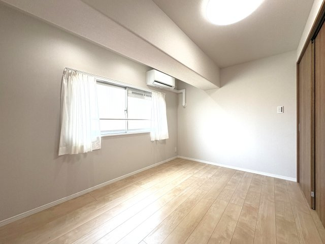 中銀松戸マンシオンの洋室|ドキドキの新生活も、安心してスタート。ぴったりの住まいを見つけませんか？クランディアが一緒に住まい選びをサポートします‼　まずは、お気軽にお問合せください　＃クランディア
