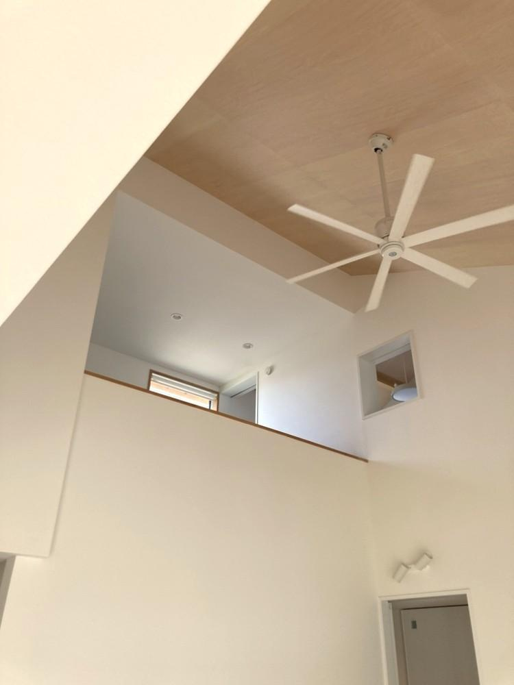 香南市野市下井　中古戸建ての居間・リビング