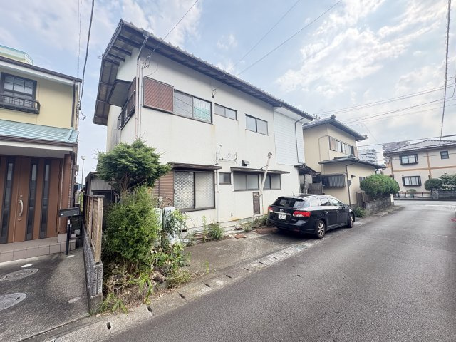 売土地　沼津市玉江町の外観|駐車スペースを複数台確保しやすいゆとりの敷地