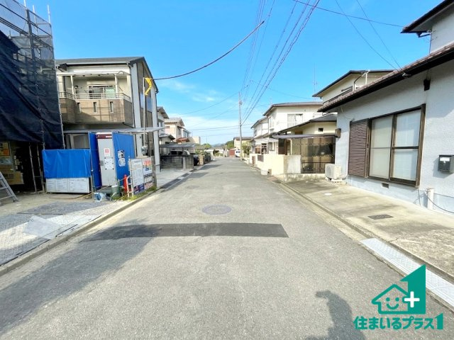 ★木津川市木津南後背　第6期　新築一戸建ての前面道路含む現地写真|周辺は閑静な住宅街です。前面道路もしっかりと有りますので車の出し入れも安心ですよ！