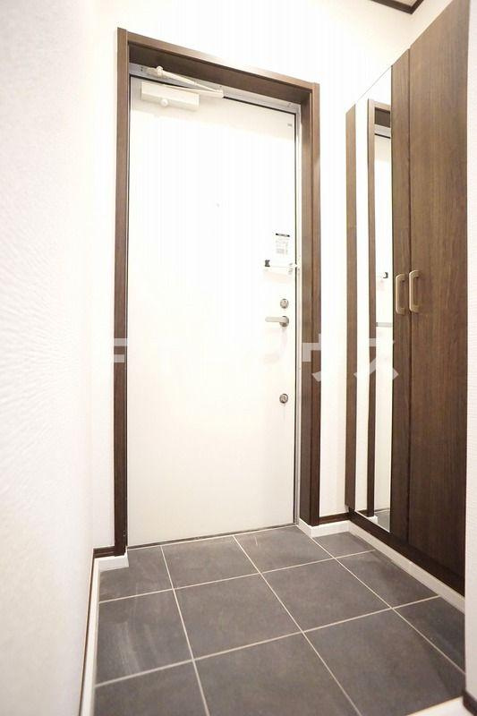 Central　Villa　K（セントラルヴィラケイ）の玄関