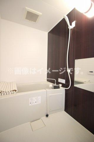 （仮称）都城市中町マンションの浴室|きれいなお風呂です