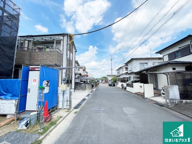 木津川市木津南後背　第6期　新築一戸建ての前面道路含む現地写真|現在建築中！落ち着いた街並みで新生活を始めることが出来そう！周辺の物件も併せてご紹介させて頂きます！