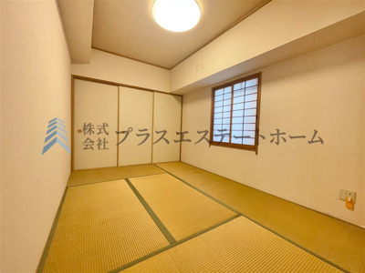 【和室】 | ドルフ須磨月見山 | 角部屋で真ん中のお部屋でも窓が設置されています♪